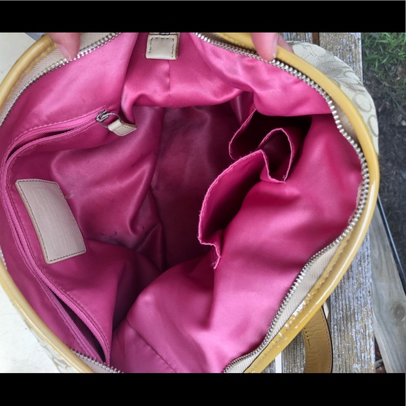 Beautiful Coach purse. Great for Spring and Summer. - Picture 3 of 14